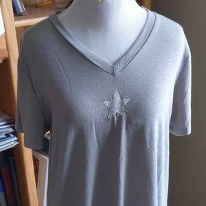 V neck tee( free w/ 35.00 purchase